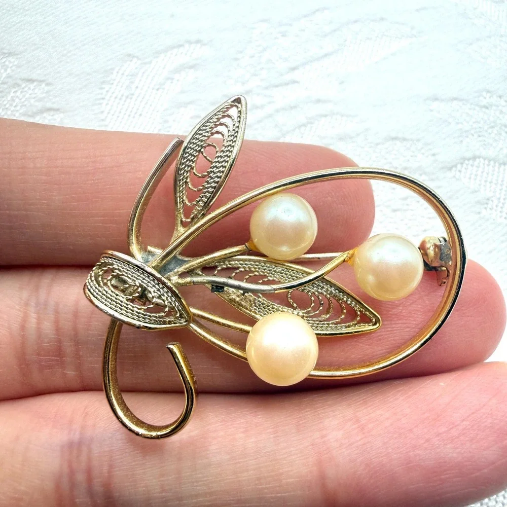 Vintage Filigree Brooch Flower Bouquet Wire Gilded Metal Wire w/ Faux Pearls